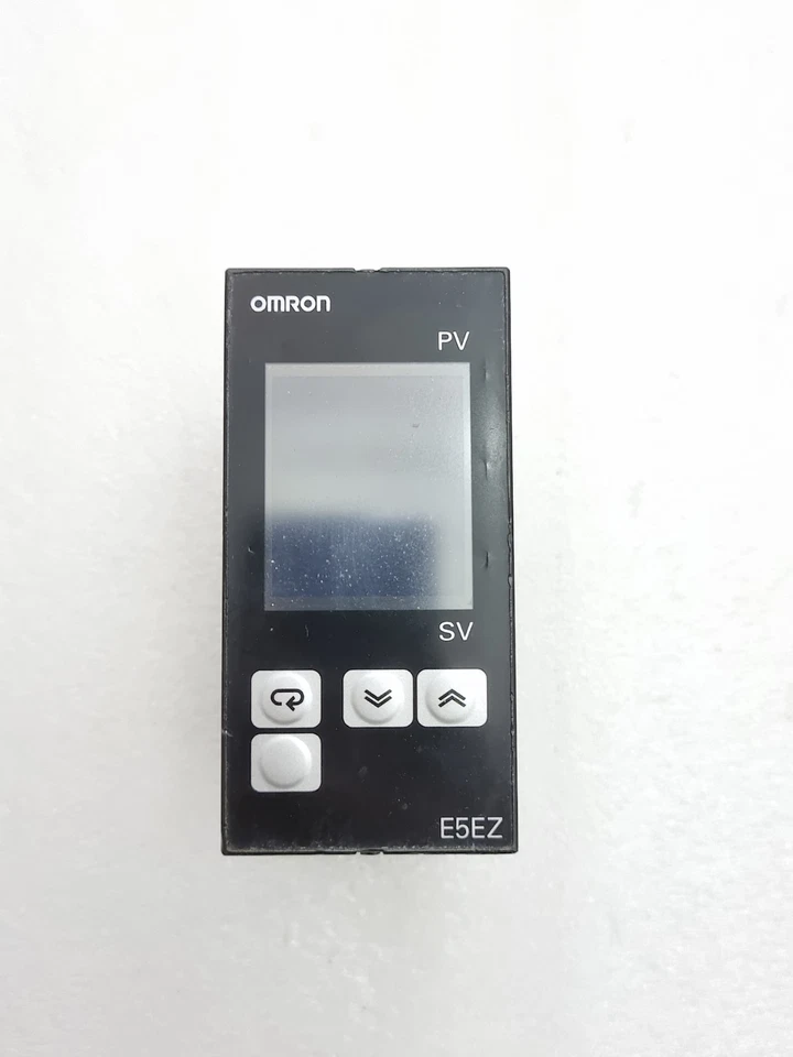 One Used Omron E5EZ-C3T Temperature Controller 100-240Vac 50/60Hz